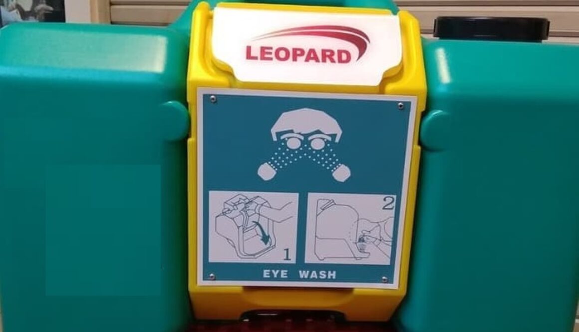 Eyewash Emergency Portable 8 Galon Leopard LP0368