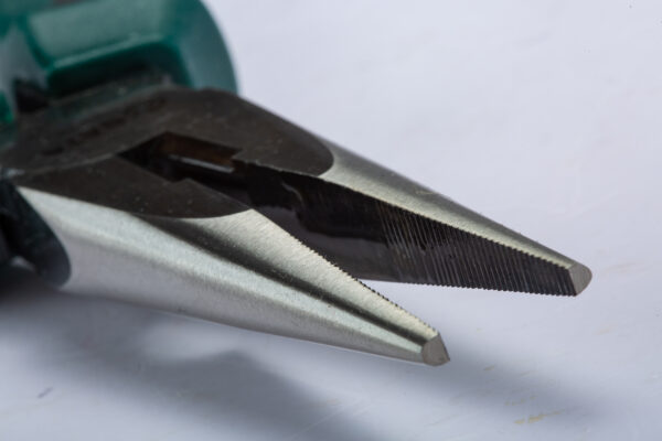 Tang Lancip Long Nose Pliers 8" Sata 70102A-31552