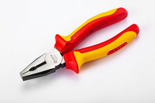 Tang Kombinasi Vde Insulated Linesman Pliers 8" Sata 70333-0